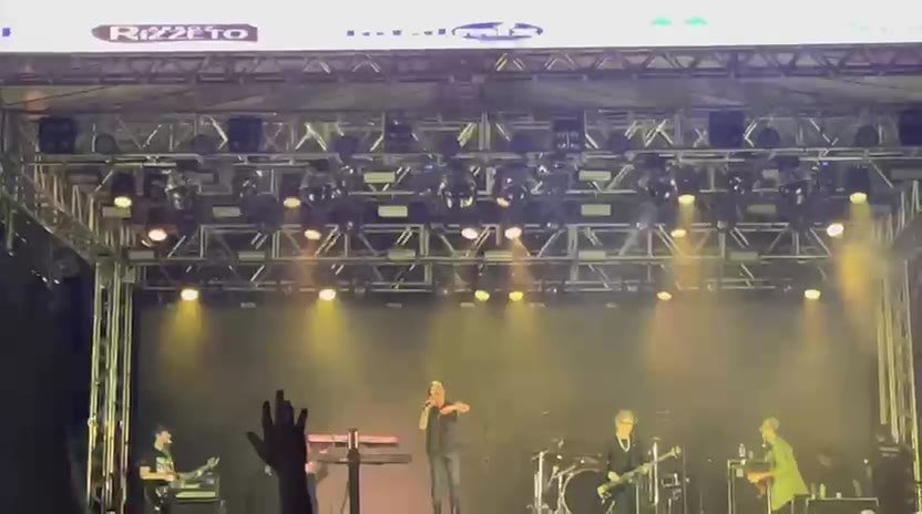Prévia do palco com telões